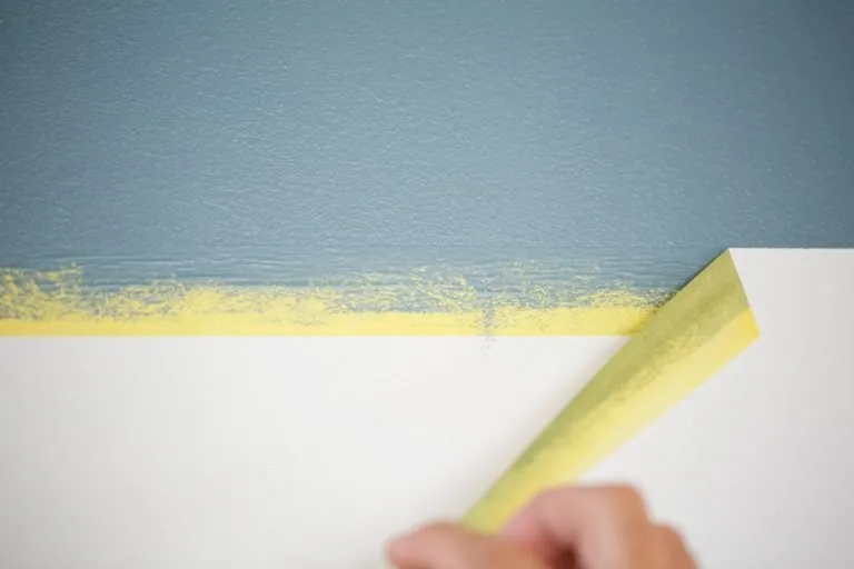 FrogTape brand Painter’s Tape – Delicate Surface – Yellow 48 mm × 55 m - Image 3